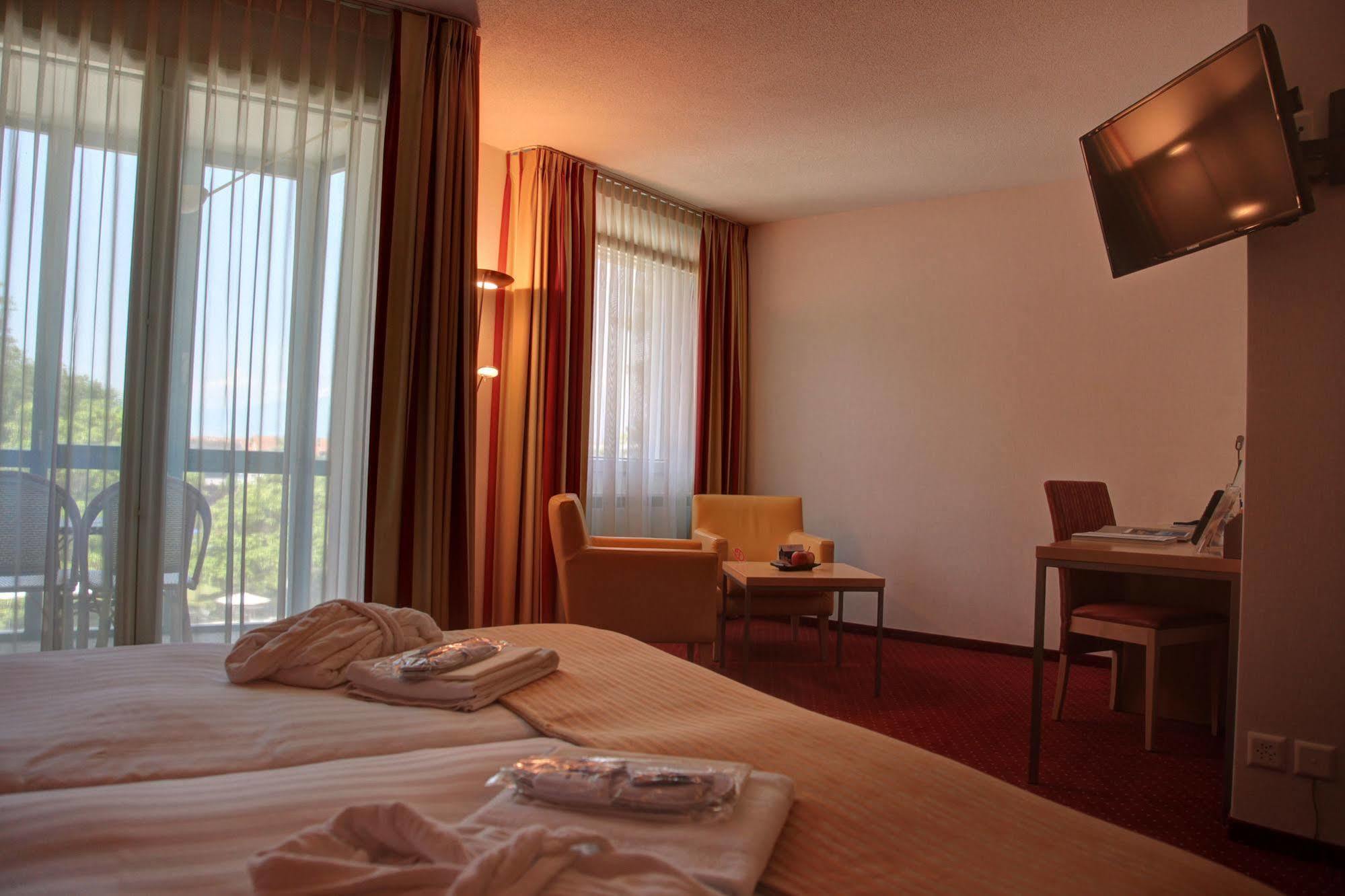 Hotel Et Centre Thermal D'Yverdon-Les-Bains Kültér fotó